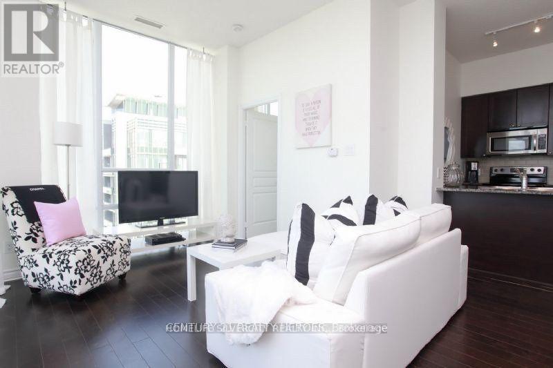 Ph 3605 - 3525 Kariya Drive, Mississauga, ON - Indoor Photo Showing Living Room