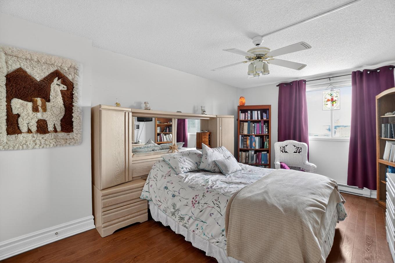 Primary bedroom - 702-160 Ch. De La Rive-Boisée, Montréal (Pierrefonds-Roxboro), QC - Indoor Photo Showing Bedroom