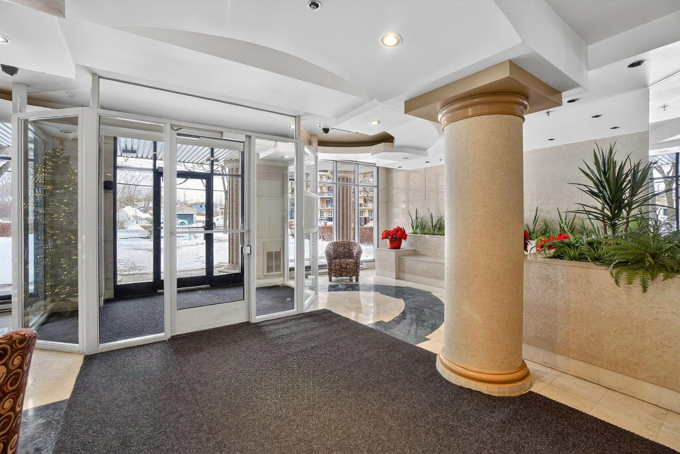 Reception area - 702-160 Ch. De La Rive-Boisée, Montréal (Pierrefonds-Roxboro), QC - Indoor Photo Showing Other Room
