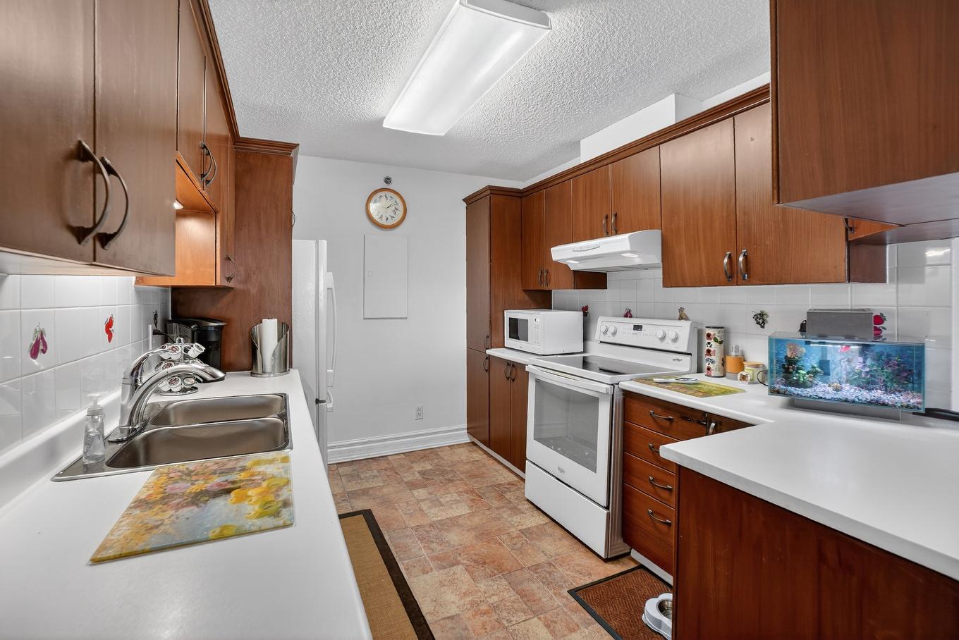 Kitchen - 702-160 Ch. De La Rive-Boisée, Montréal (Pierrefonds-Roxboro), QC - Indoor Photo Showing Kitchen With Double Sink
