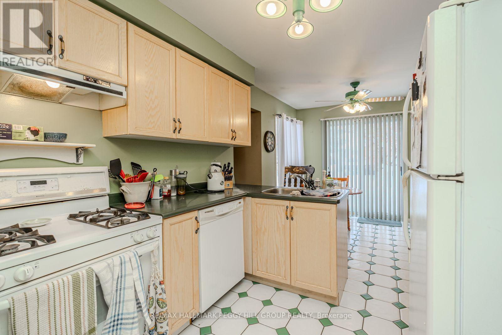 1974 Craig Road, Innisfil, ON - Indoor Photo Showing Kitchen With Double Sink