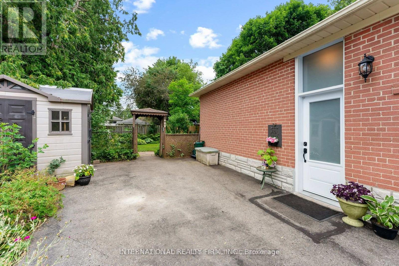 Basement Apt - 46 Johnson Road, Aurora, ON - Outdoor With Exterior