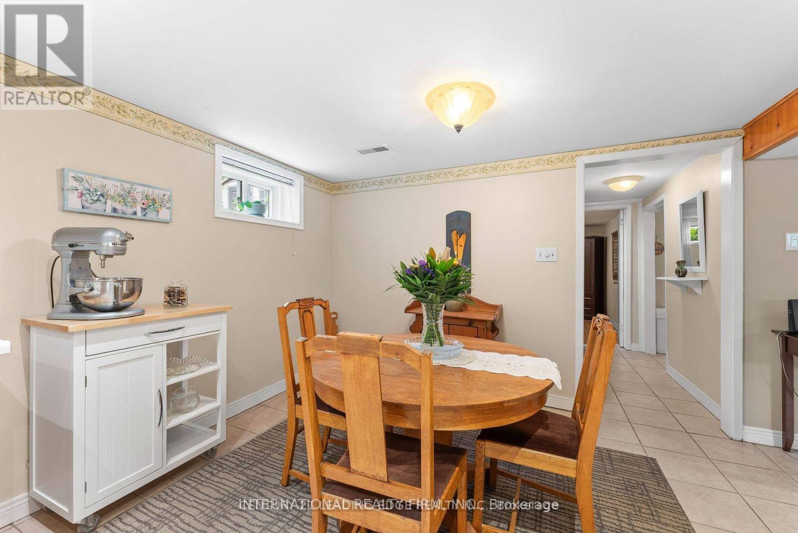 Basement Apt - 46 Johnson Road, Aurora, ON - Indoor Photo Showing Dining Room
