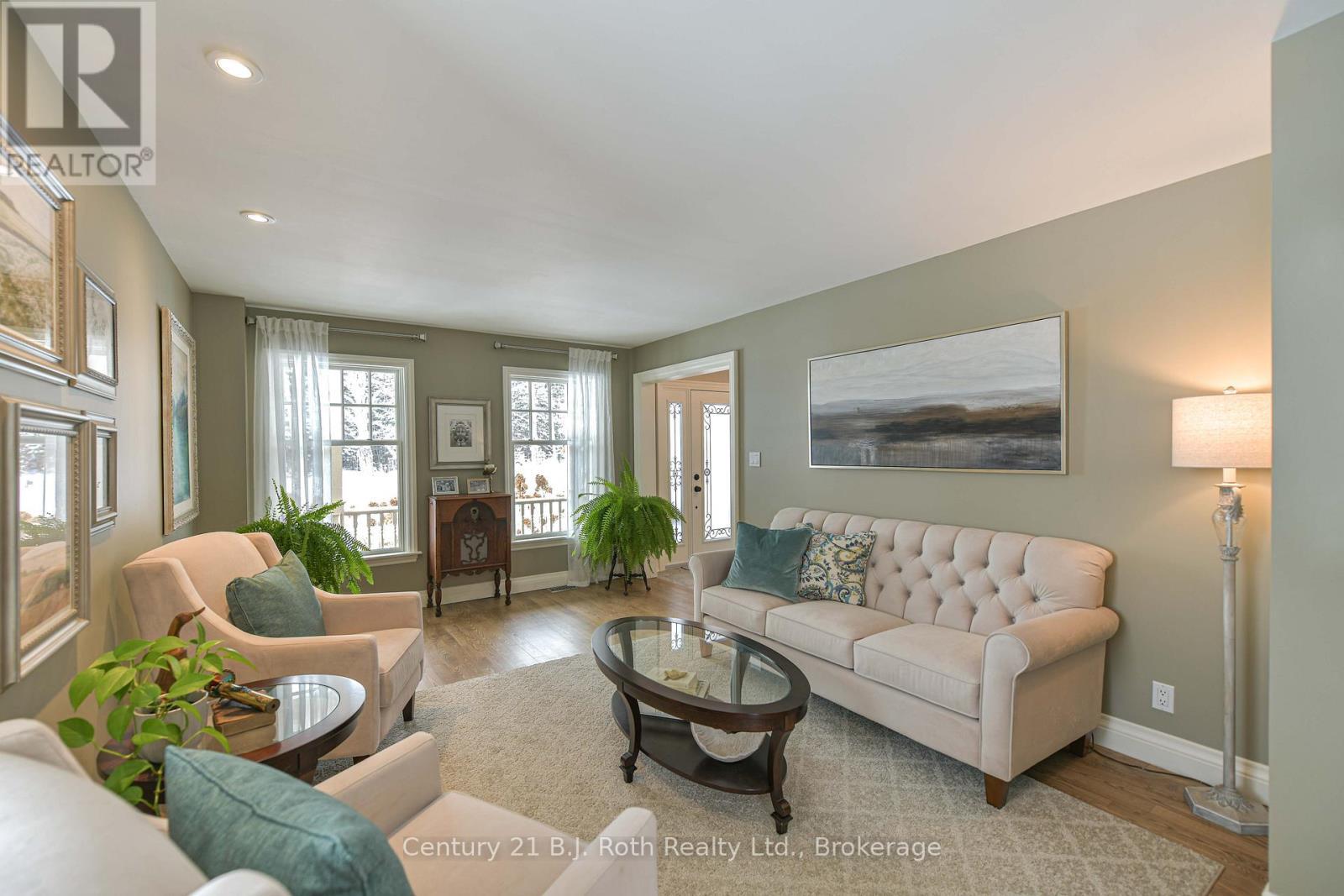 3255 10 Line N, Oro-Medonte, ON - Indoor Photo Showing Living Room