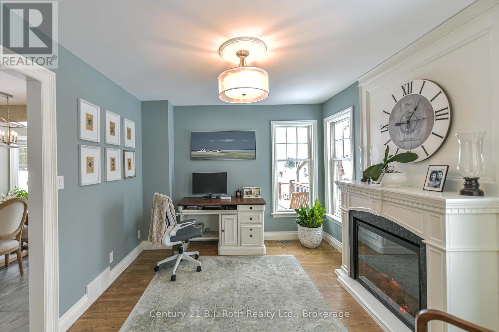 3255 10 Line N, Oro-Medonte, ON - Indoor With Fireplace