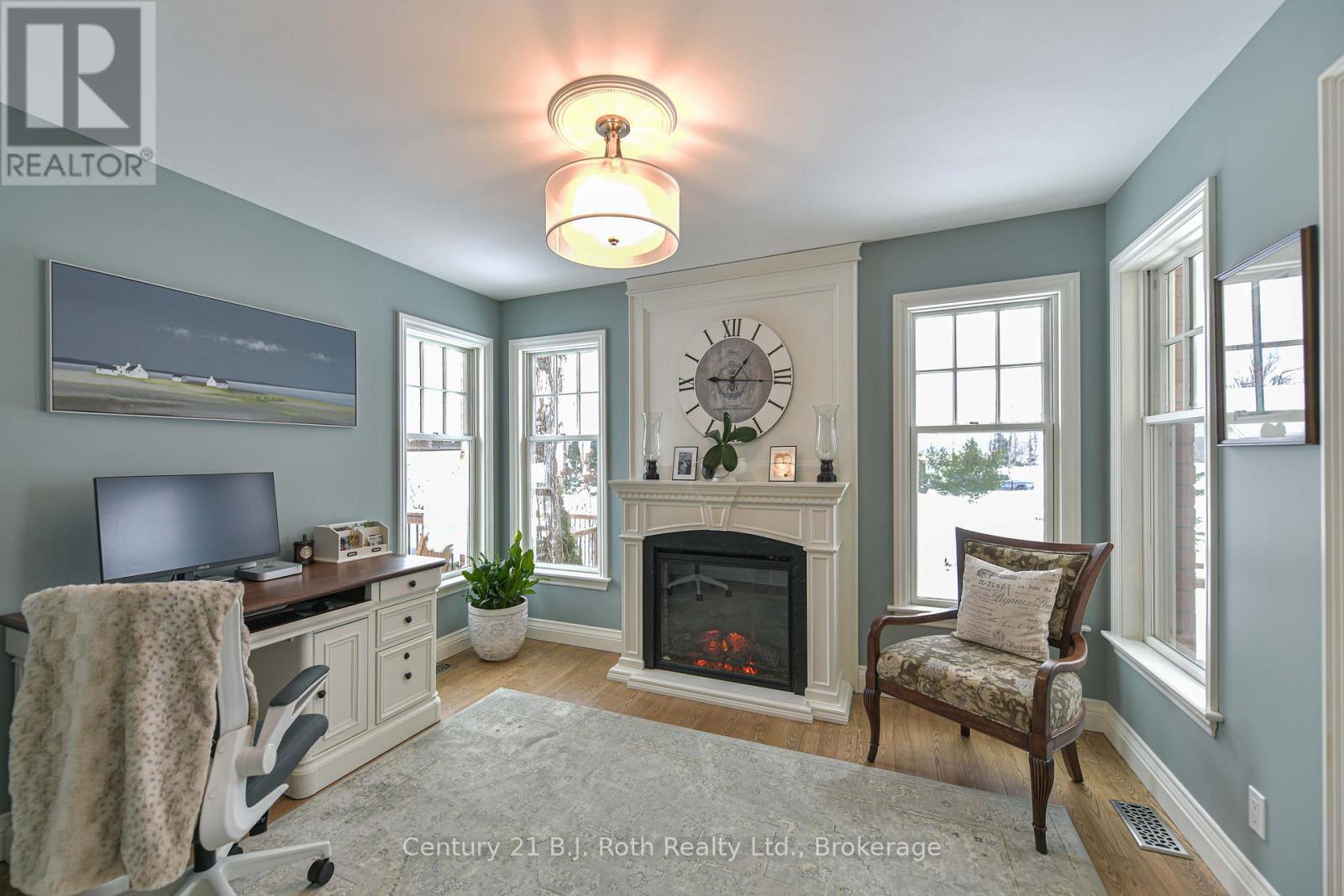 3255 10 Line N, Oro-Medonte, ON - Indoor With Fireplace