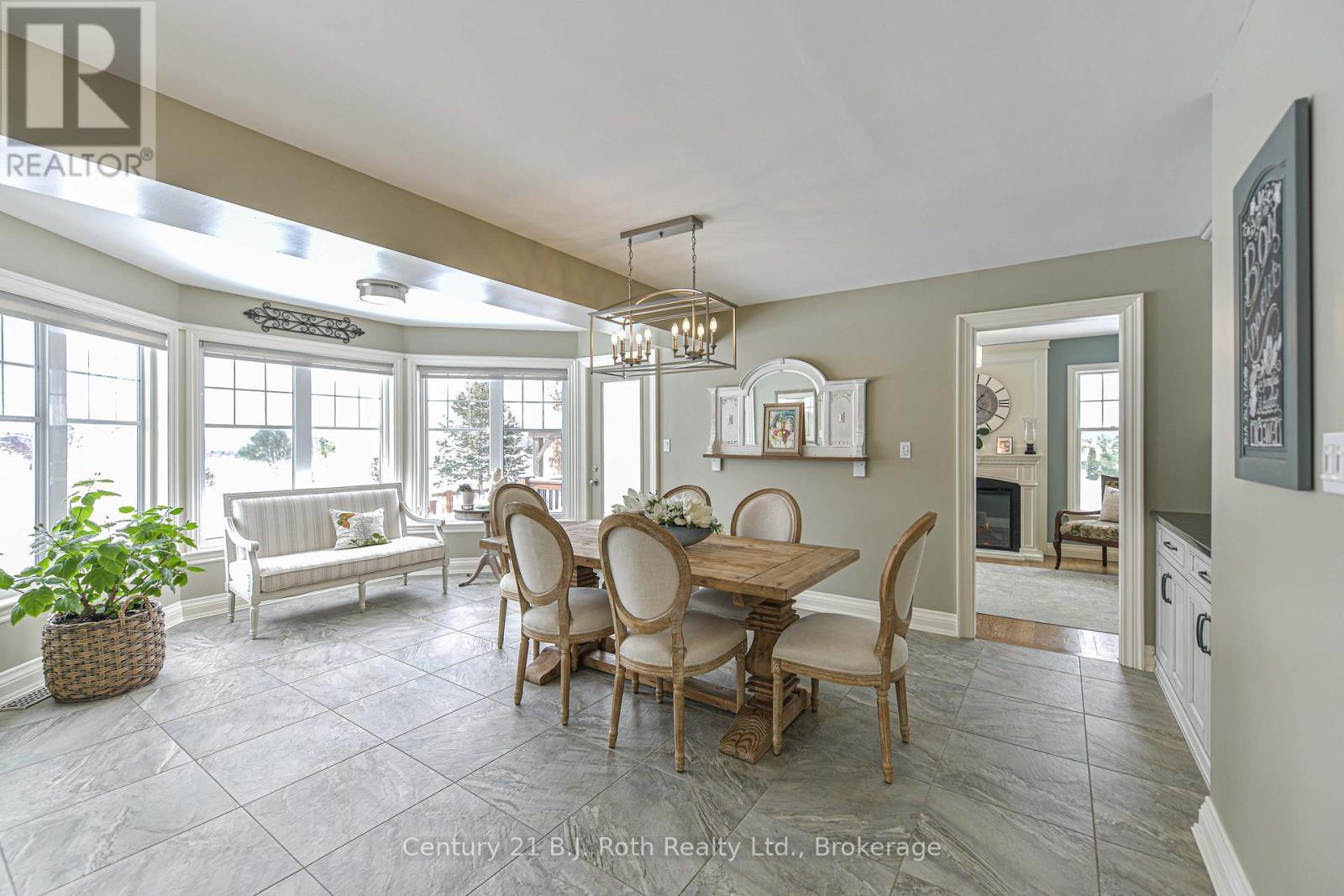 3255 10 Line N, Oro-Medonte, ON - Indoor Photo Showing Dining Room