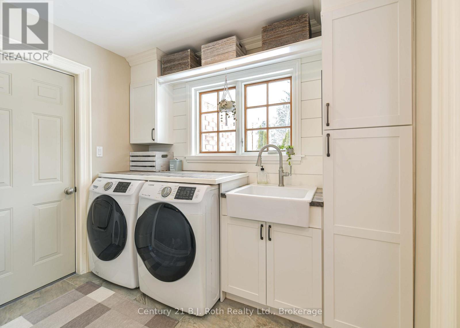 3255 10 Line N, Oro-Medonte, ON - Indoor Photo Showing Laundry Room