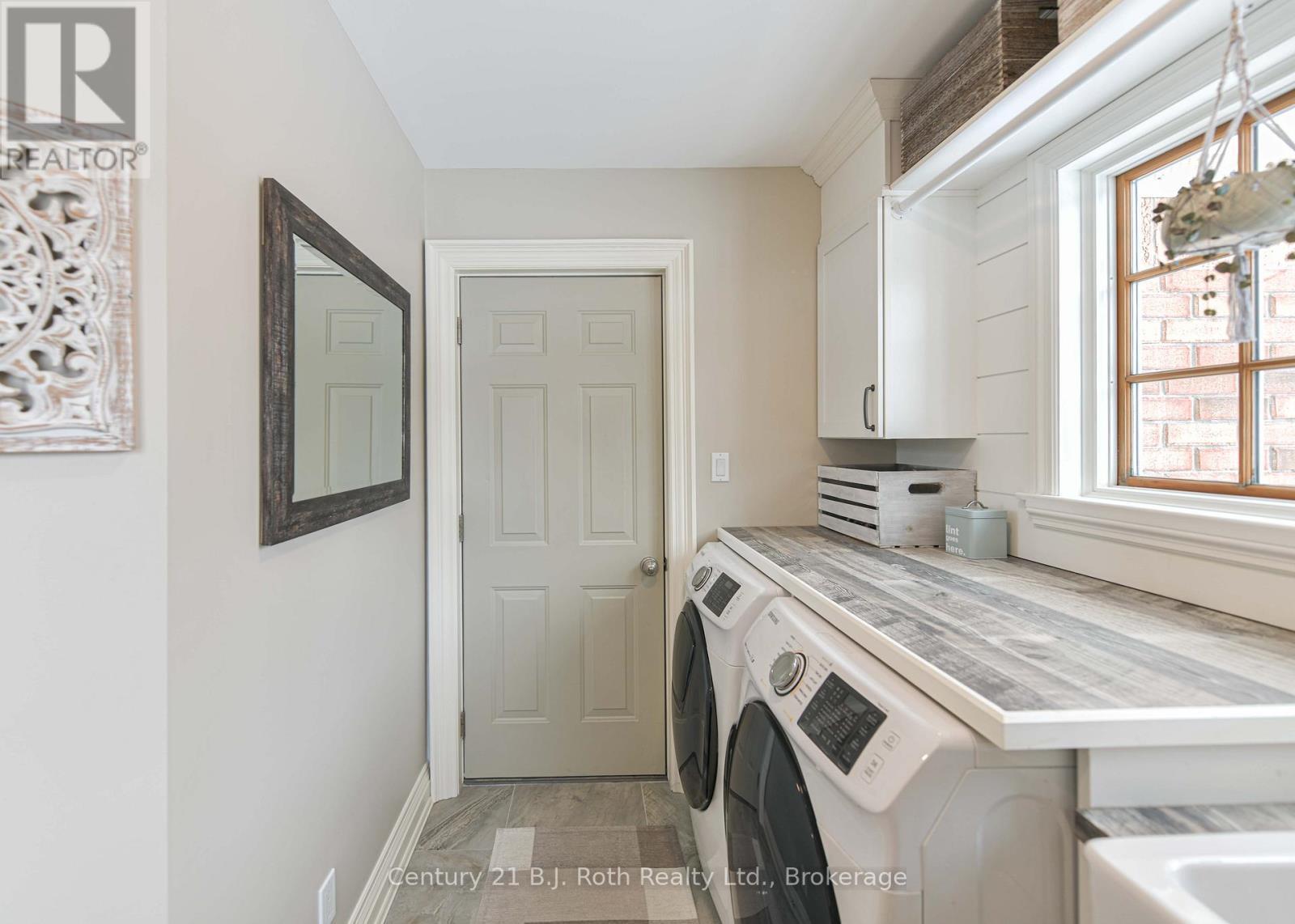 3255 10 Line N, Oro-Medonte, ON - Indoor Photo Showing Laundry Room
