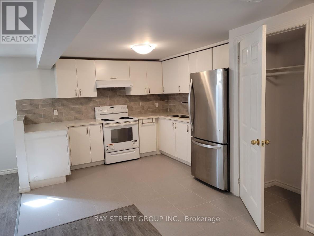 197 Hanmer Street E, Barrie, ON - Indoor Photo Showing Kitchen