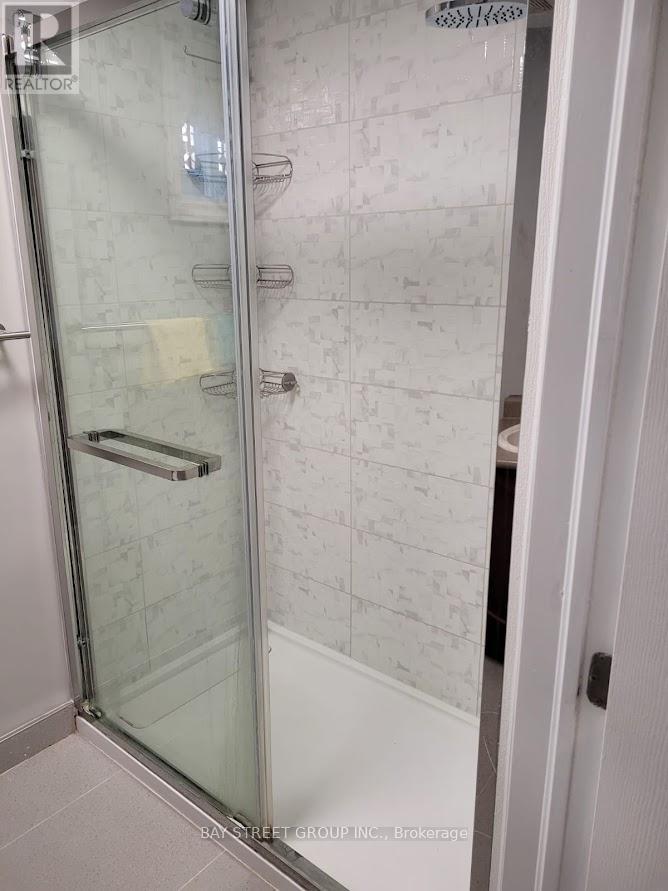 197 Hanmer Street E, Barrie, ON - Indoor Photo Showing Bathroom