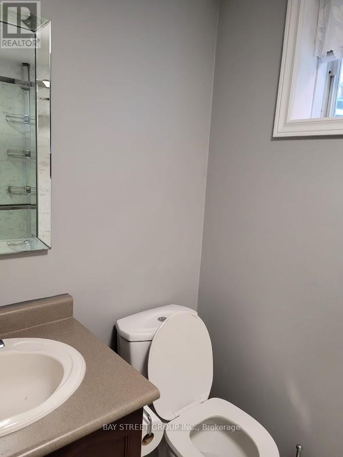 197 Hanmer Street E, Barrie, ON - Indoor Photo Showing Bathroom