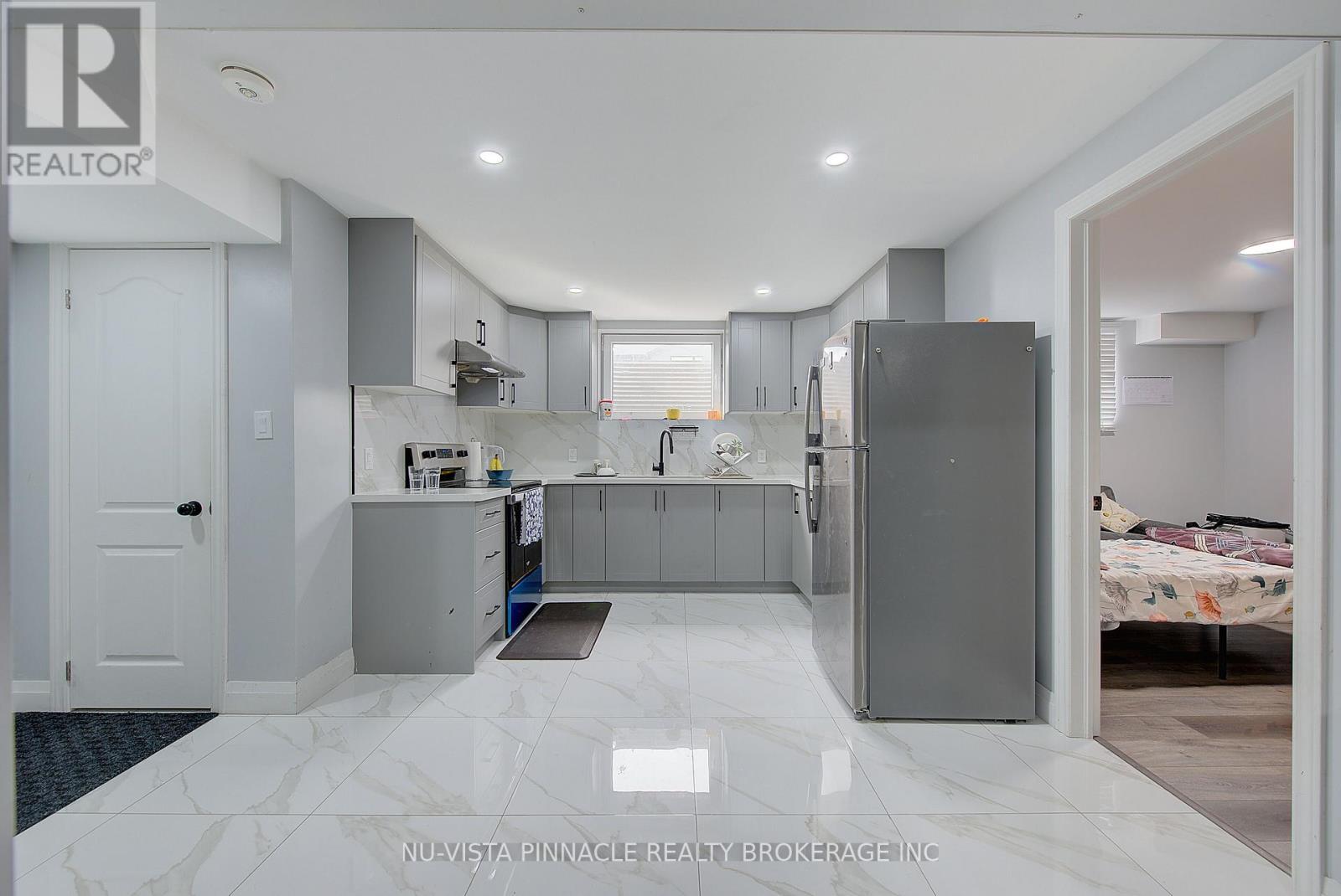 2232 Tripp Drive, London South (South V), ON - Indoor Photo Showing Kitchen