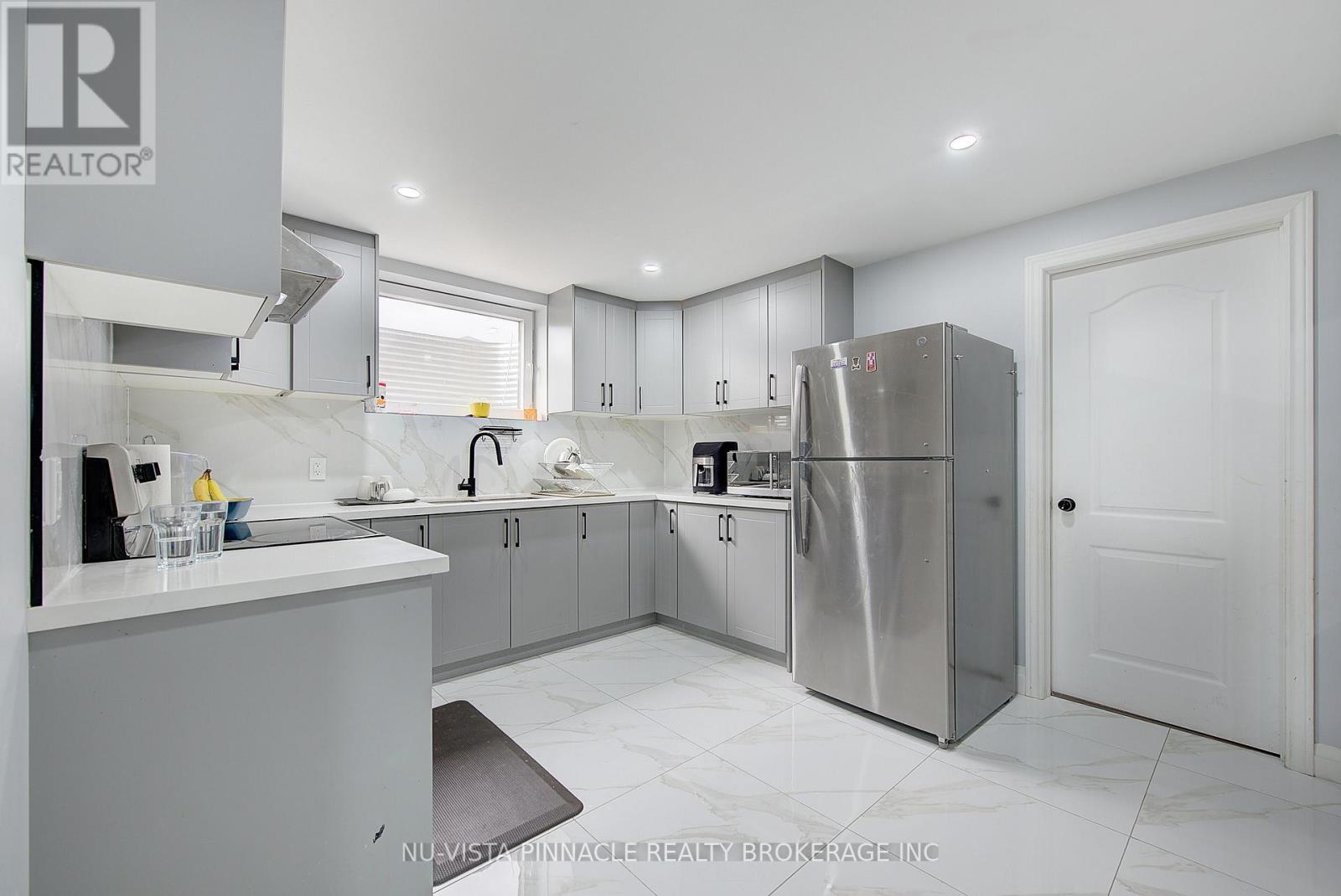 2232 Tripp Drive, London South (South V), ON - Indoor Photo Showing Kitchen