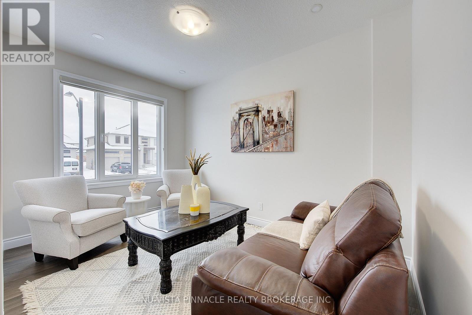 2232 Tripp Drive, London South (South V), ON - Indoor Photo Showing Living Room