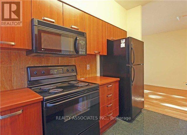 105 - 51 Harrison Garden Boulevard, Toronto, ON - Indoor Photo Showing Kitchen