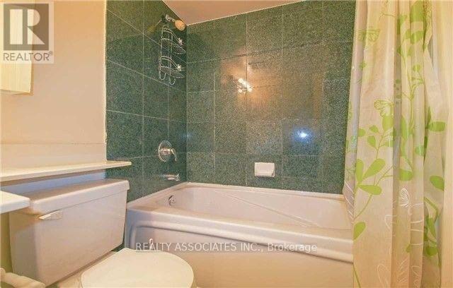105 - 51 Harrison Garden Boulevard, Toronto, ON - Indoor Photo Showing Bathroom