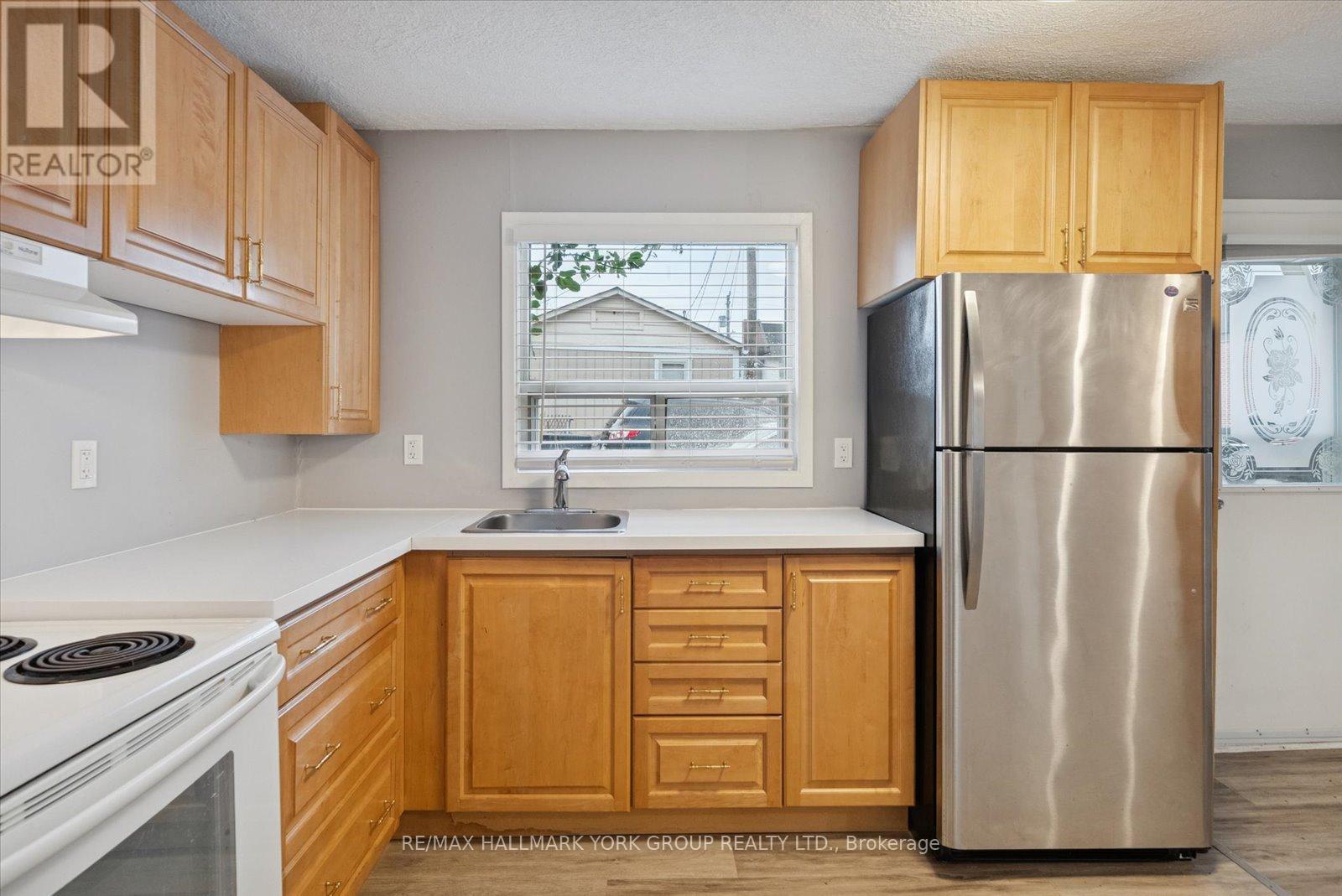 116A High Street, Georgina, ON - Indoor Photo Showing Kitchen