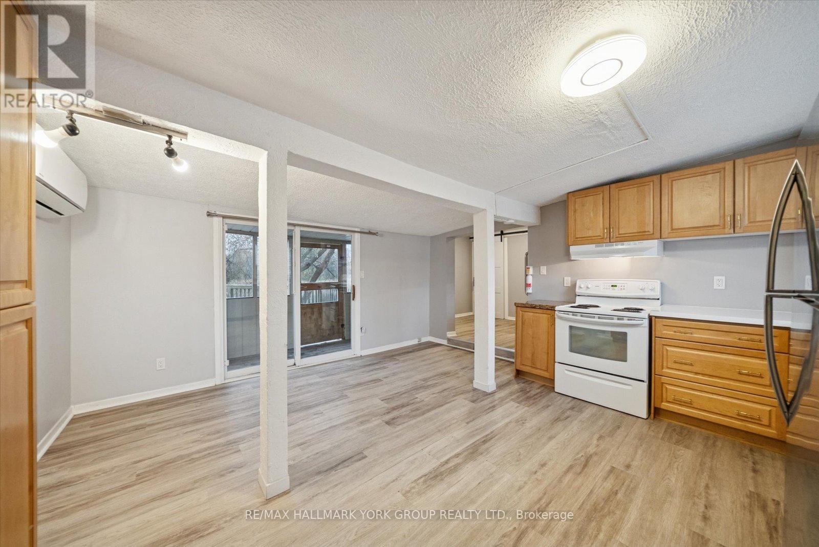 116A High Street, Georgina, ON - Indoor Photo Showing Kitchen