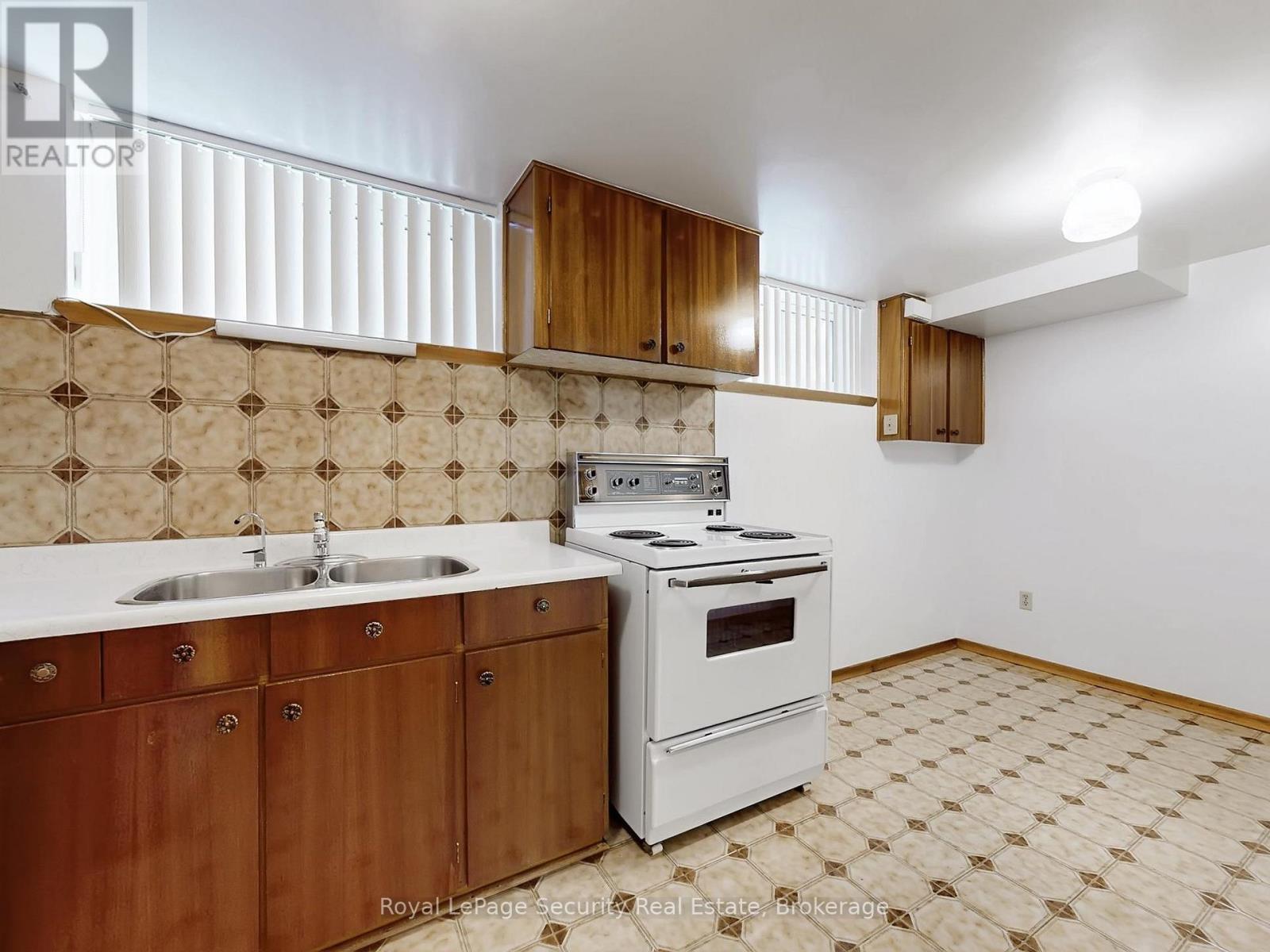 Lower - 26 Starview Drive, Toronto, ON - Indoor Photo Showing Kitchen With Double Sink