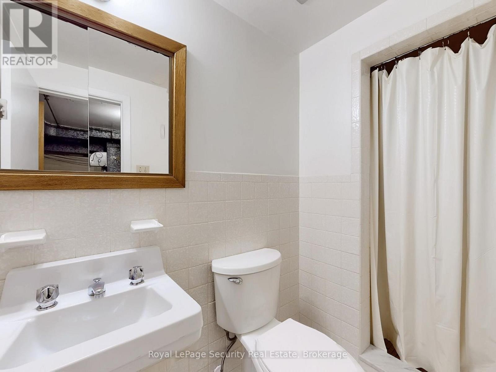 Lower - 26 Starview Drive, Toronto, ON - Indoor Photo Showing Bathroom