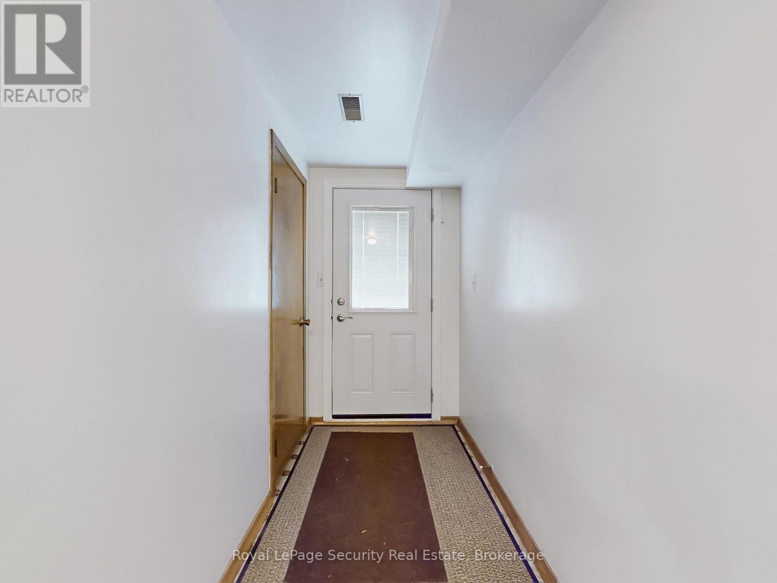 Lower - 26 Starview Drive, Toronto, ON - Indoor Photo Showing Other Room