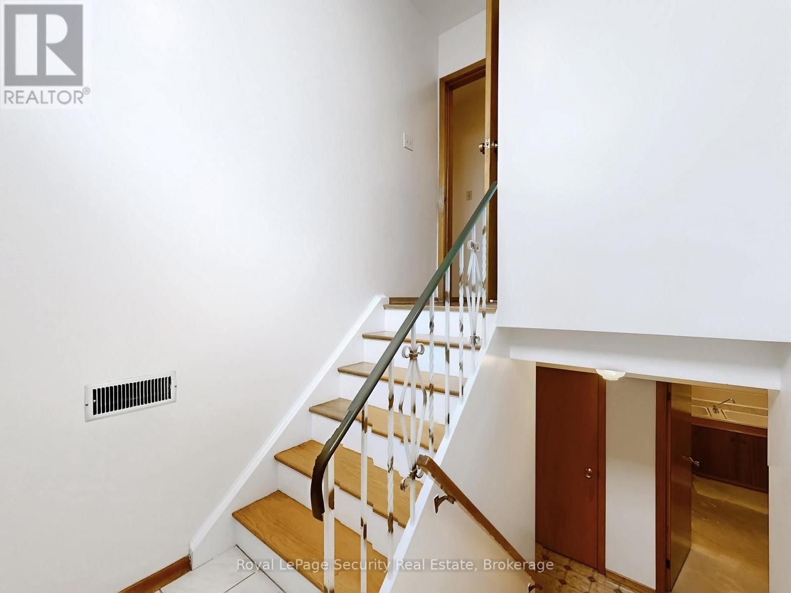 Lower - 26 Starview Drive, Toronto, ON - Indoor Photo Showing Other Room