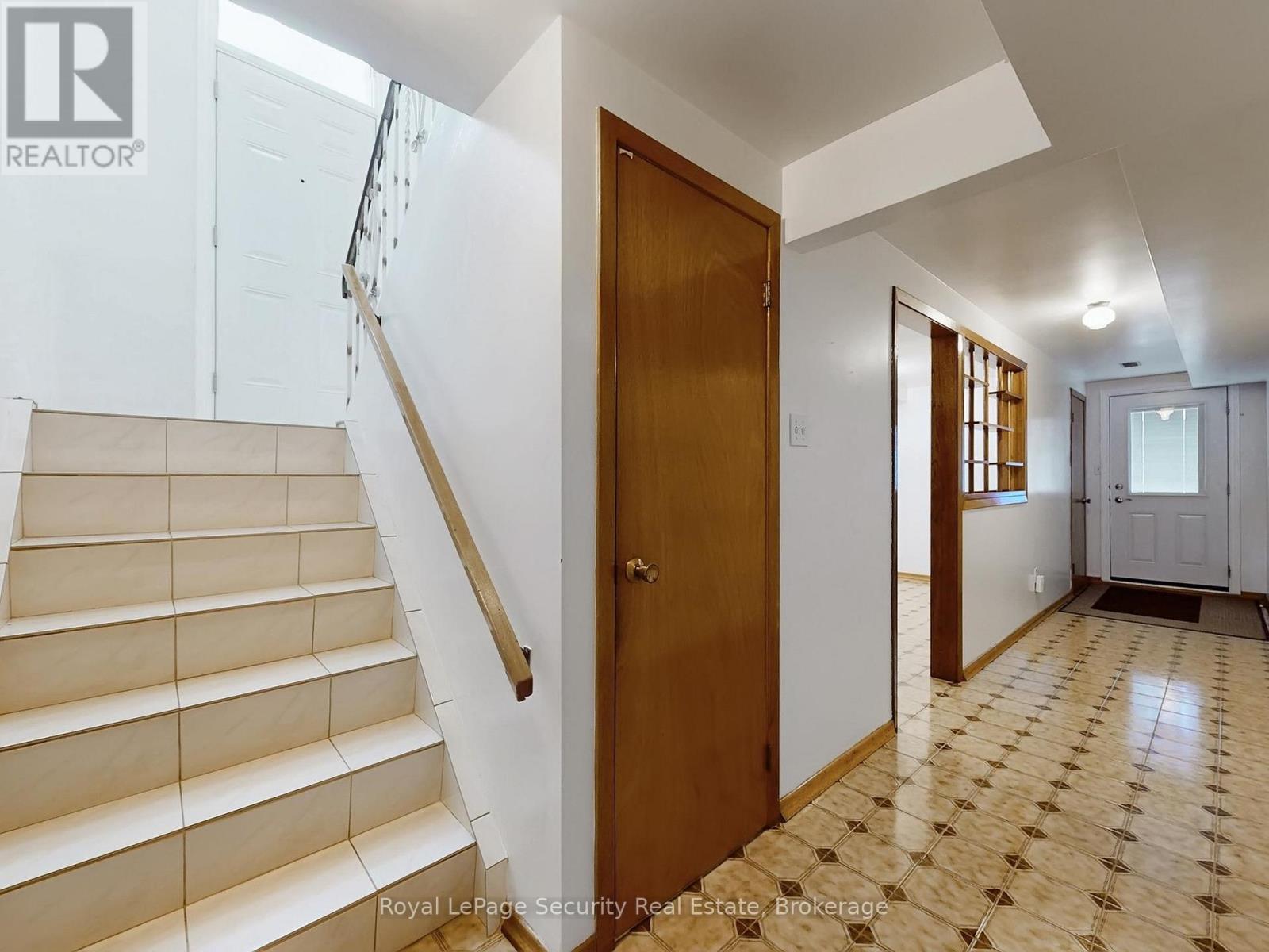 Lower - 26 Starview Drive, Toronto, ON - Indoor Photo Showing Other Room