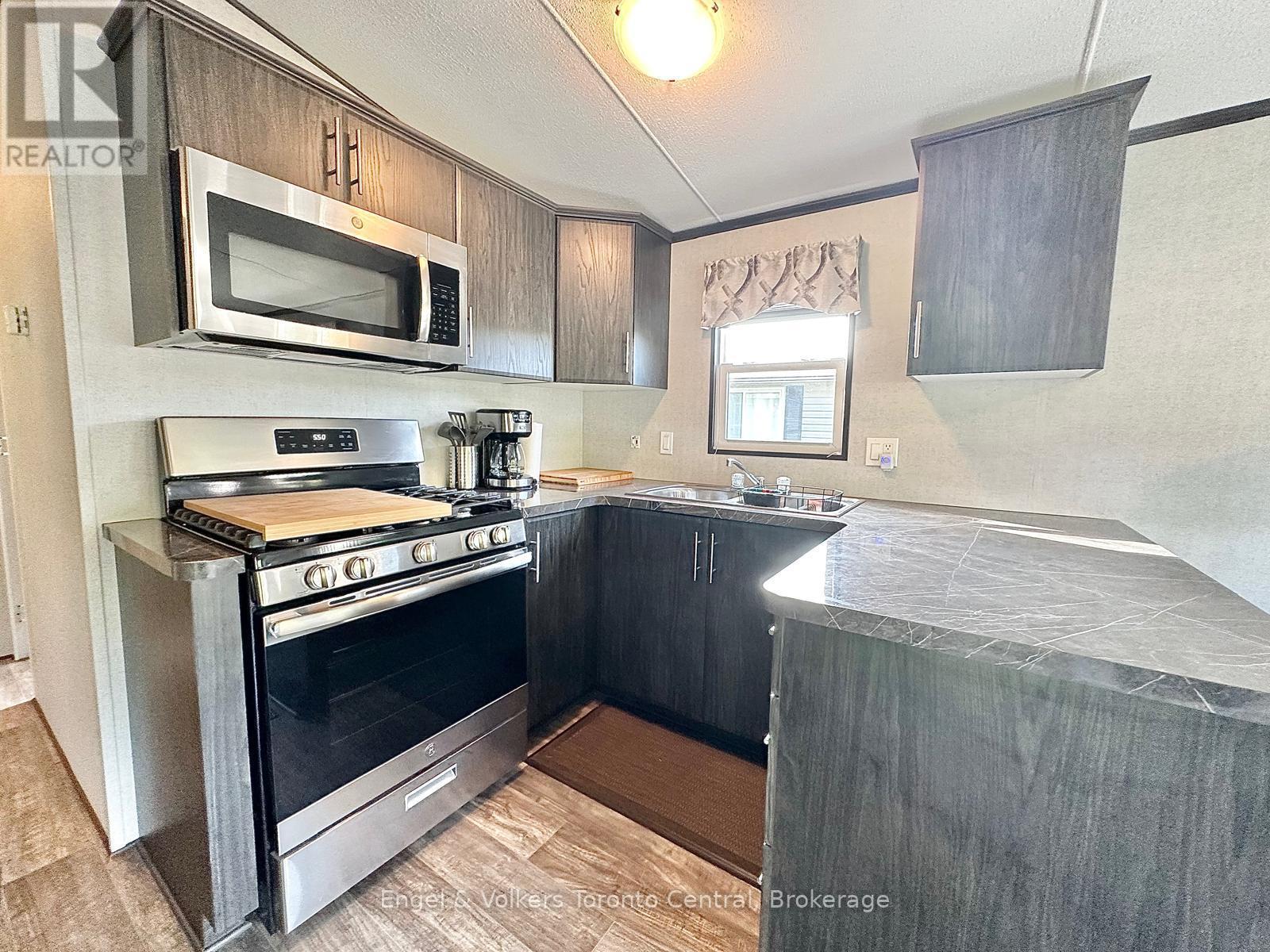 B8 - 7489 Sideroad 5 E, Wellington North, ON - Indoor Photo Showing Kitchen