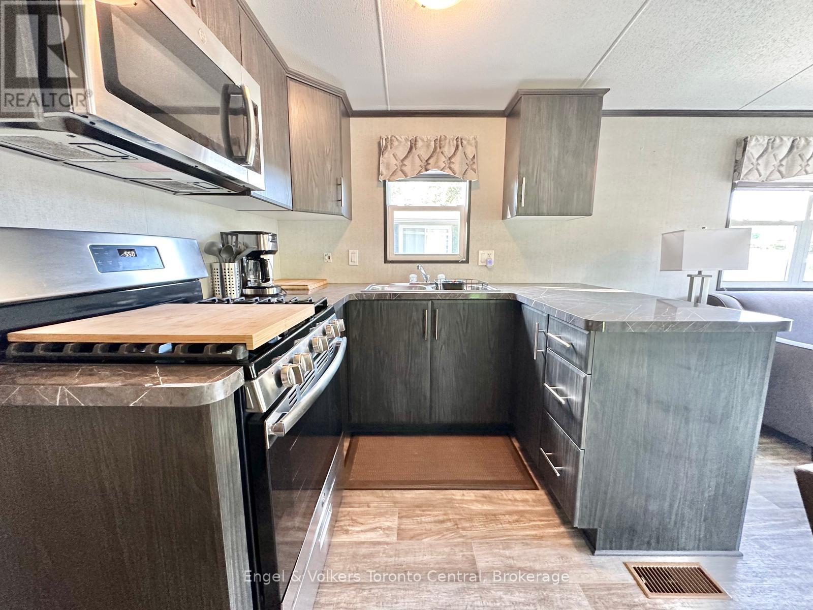 B8 - 7489 Sideroad 5 E, Wellington North, ON - Indoor Photo Showing Kitchen With Double Sink