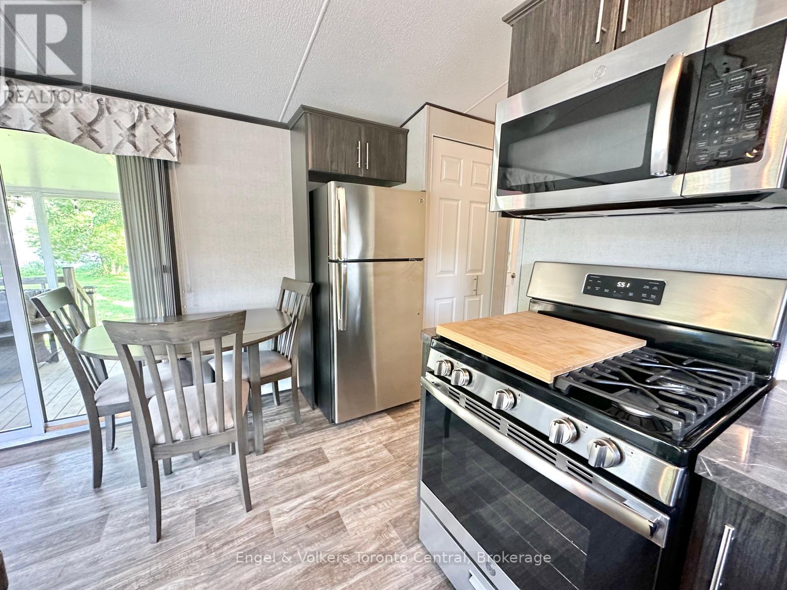 B8 - 7489 Sideroad 5 E, Wellington North, ON - Indoor Photo Showing Kitchen