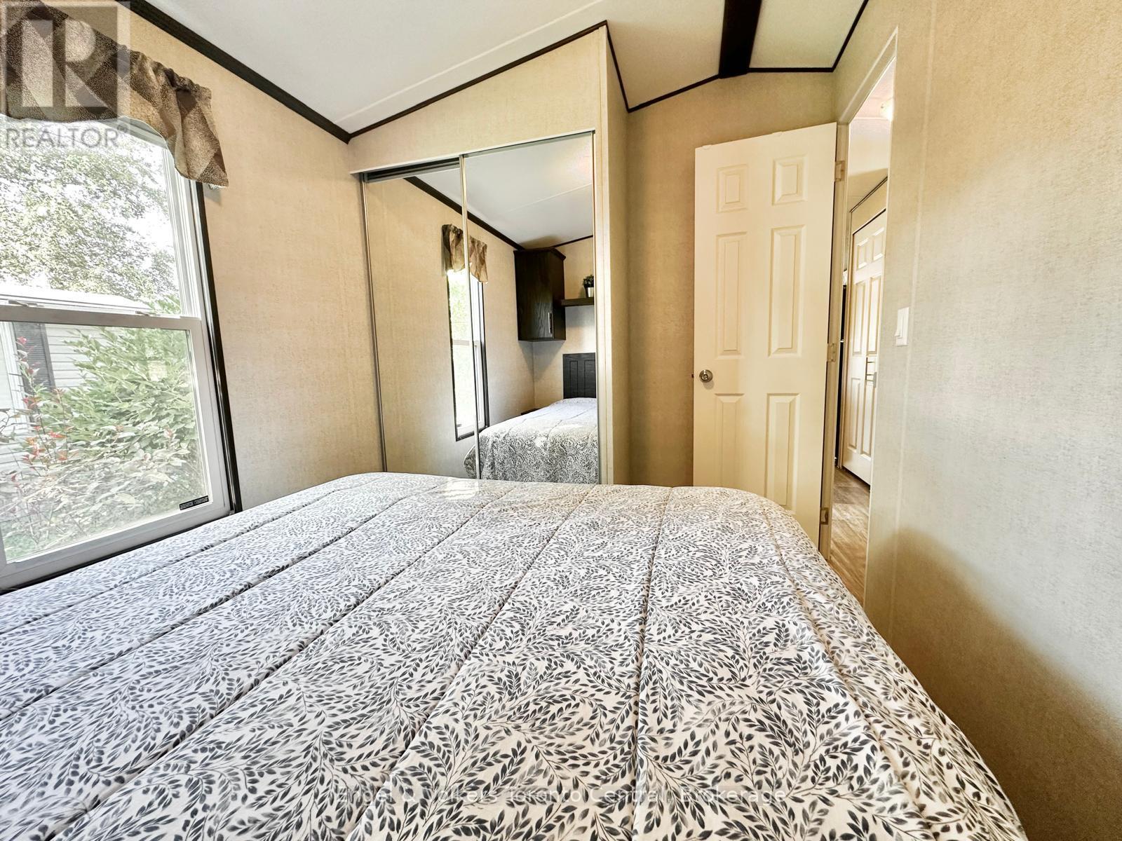 B8 - 7489 Sideroad 5 E, Wellington North, ON - Indoor Photo Showing Bedroom