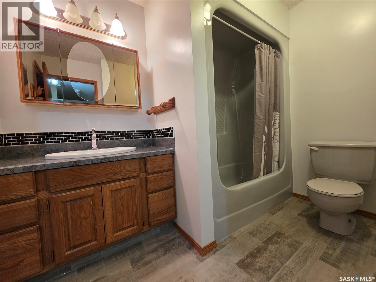 353 Walsh Trail, Swift Current, SK - Indoor Photo Showing Bathroom