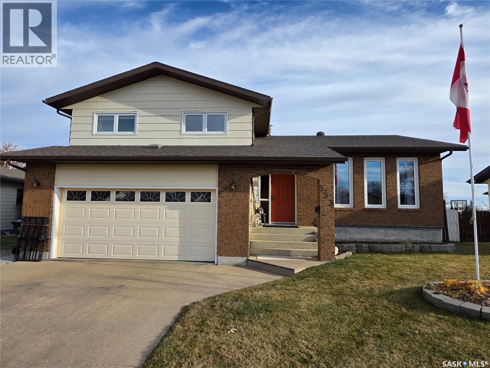 353 Walsh Trail, Swift Current, SK - Outdoor