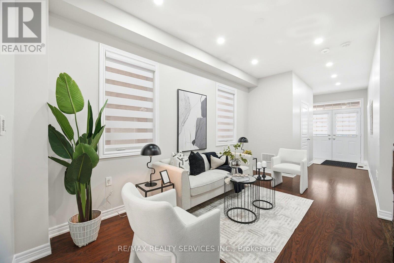 26 Deer Ridge Trail, Caledon, ON - Indoor Photo Showing Living Room