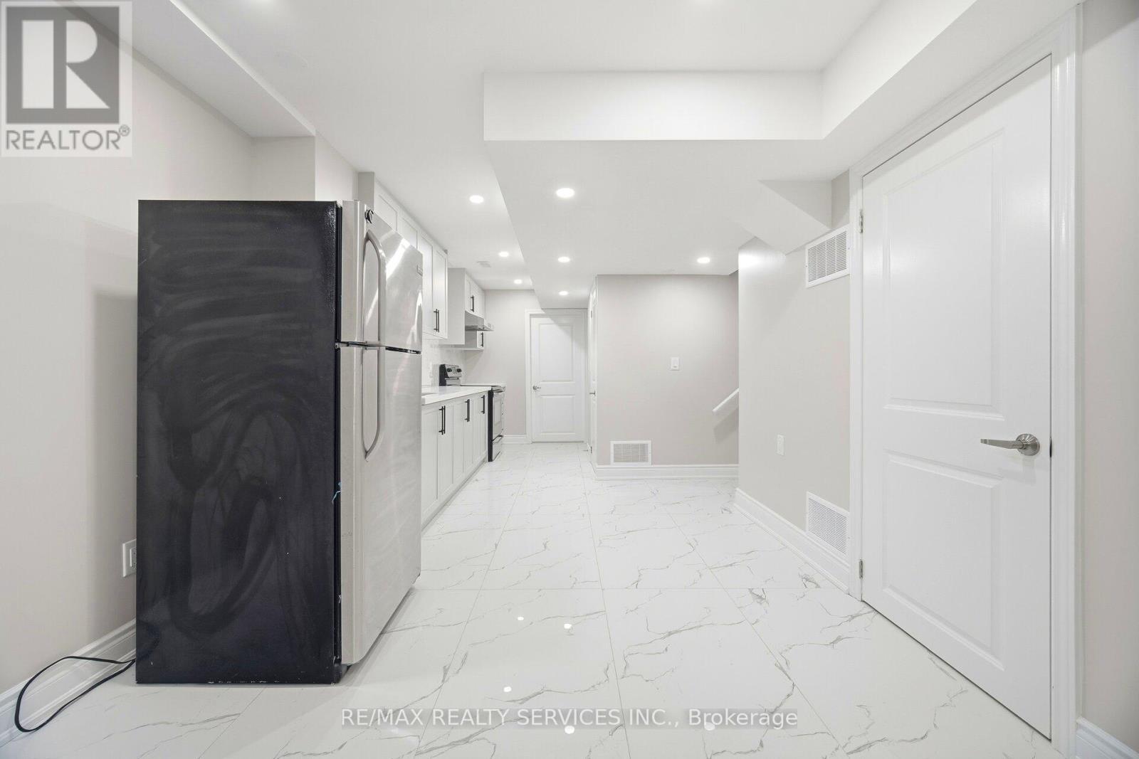 26 Deer Ridge Trail, Caledon, ON - Indoor Photo Showing Other Room