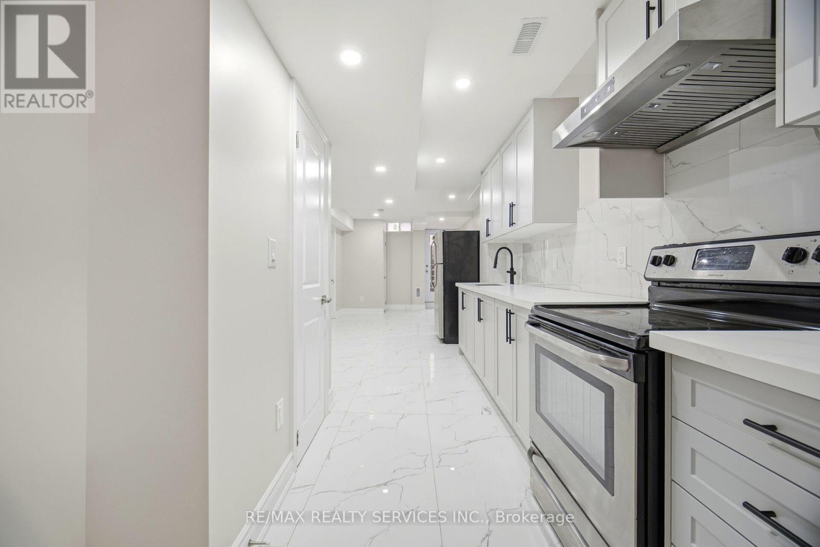 26 Deer Ridge Trail, Caledon, ON - Indoor Photo Showing Kitchen With Upgraded Kitchen