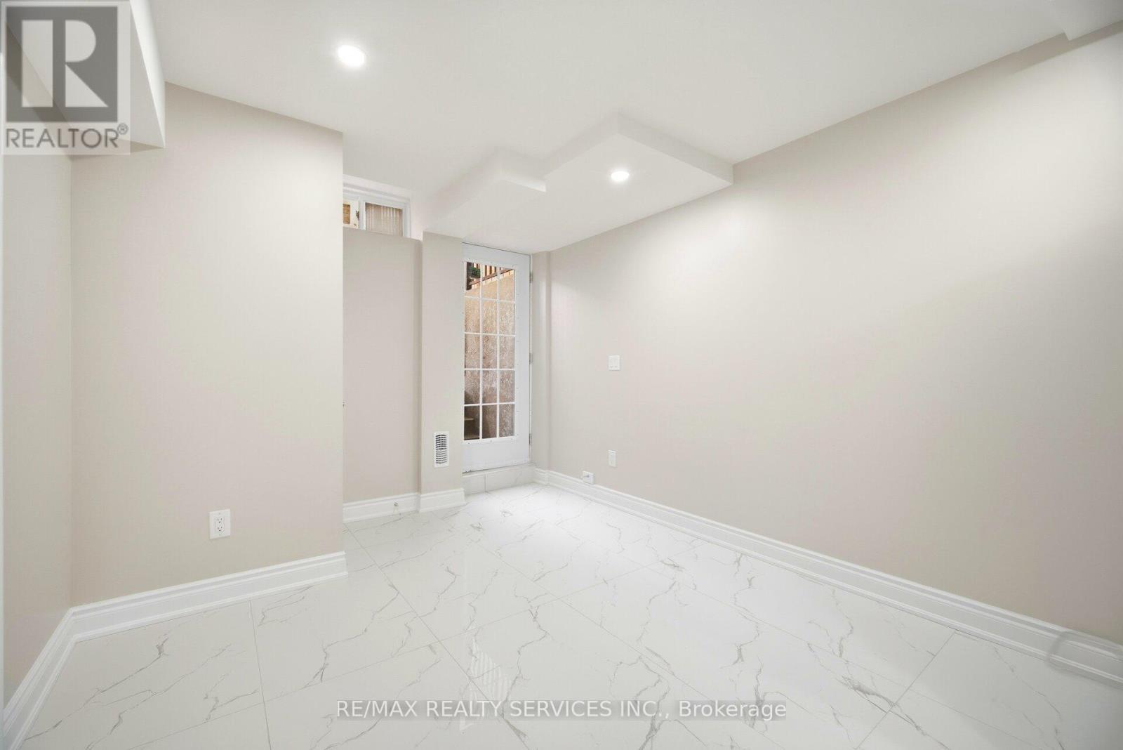 26 Deer Ridge Trail, Caledon, ON - Indoor Photo Showing Other Room