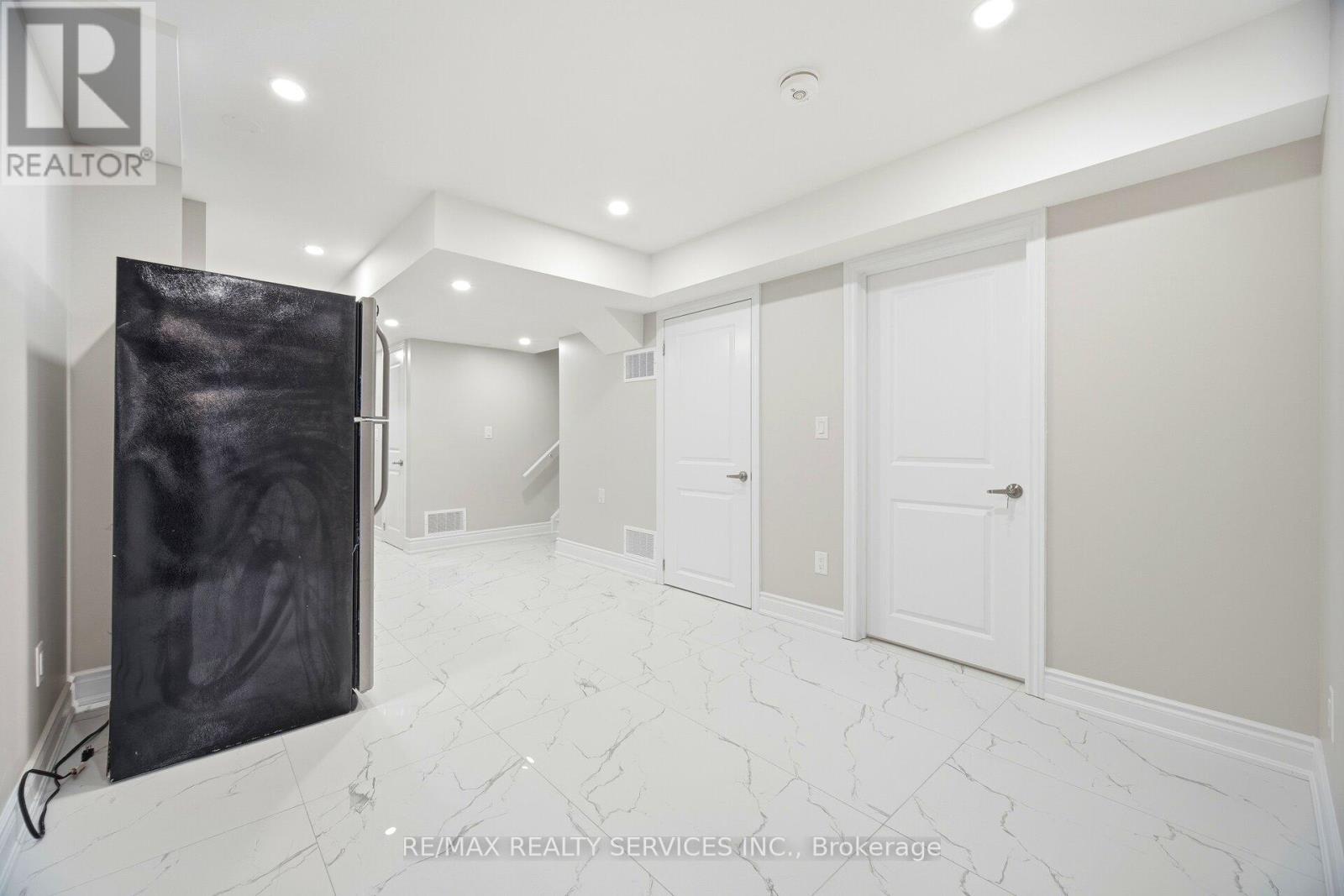 26 Deer Ridge Trail, Caledon, ON - Indoor Photo Showing Other Room