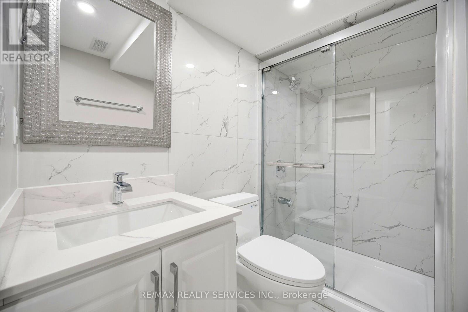 26 Deer Ridge Trail, Caledon, ON - Indoor Photo Showing Bathroom