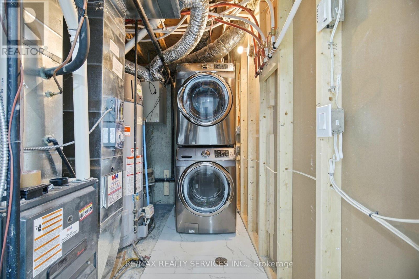 26 Deer Ridge Trail, Caledon, ON - Indoor Photo Showing Laundry Room