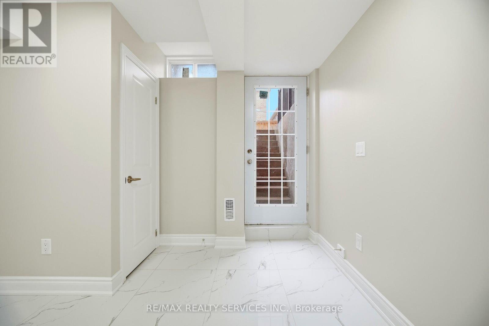 26 Deer Ridge Trail, Caledon, ON - Indoor Photo Showing Other Room