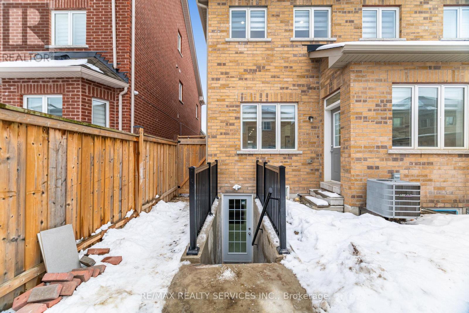 26 Deer Ridge Trail, Caledon, ON - Outdoor With Exterior