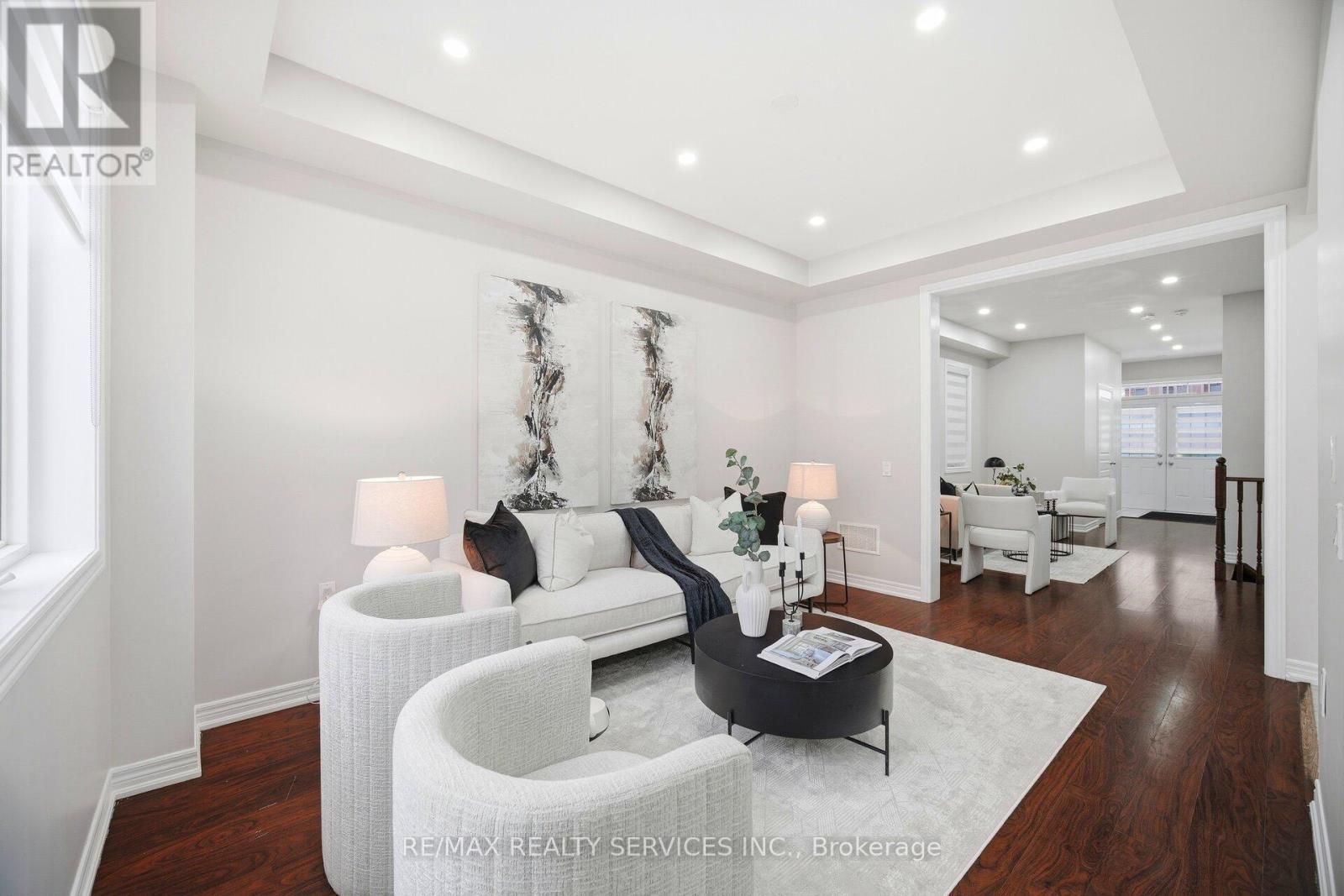 26 Deer Ridge Trail, Caledon, ON - Indoor Photo Showing Living Room