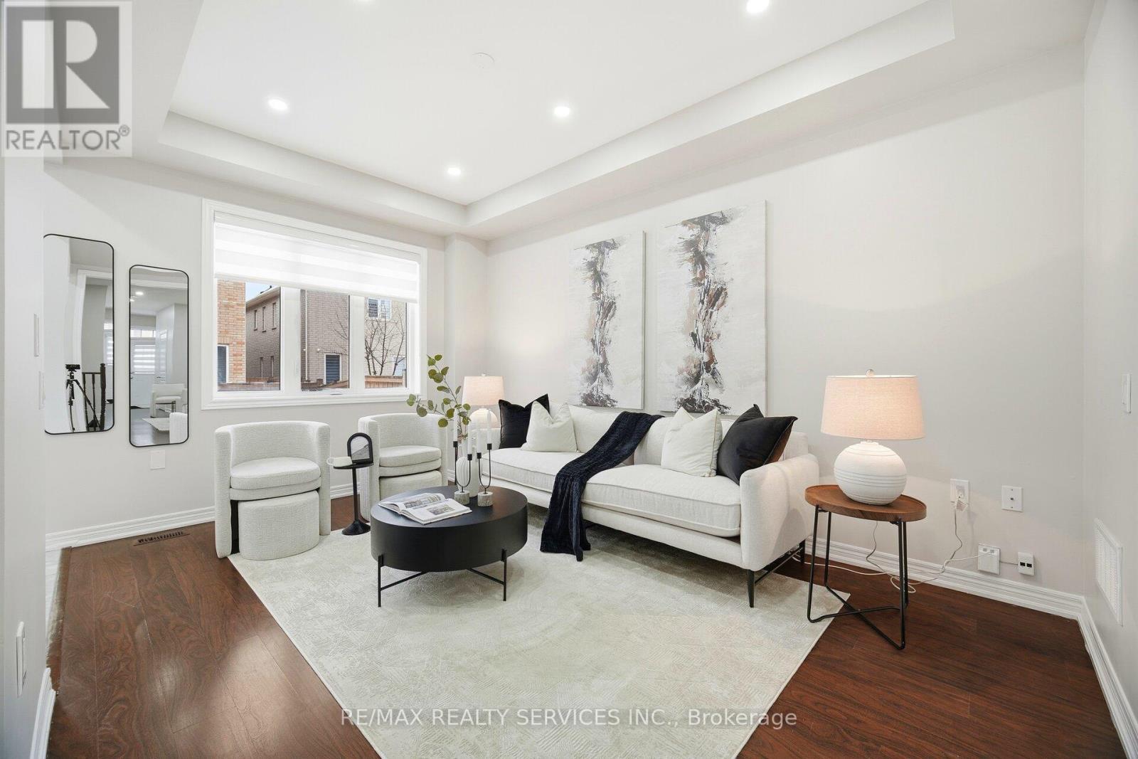 26 Deer Ridge Trail, Caledon, ON - Indoor Photo Showing Living Room