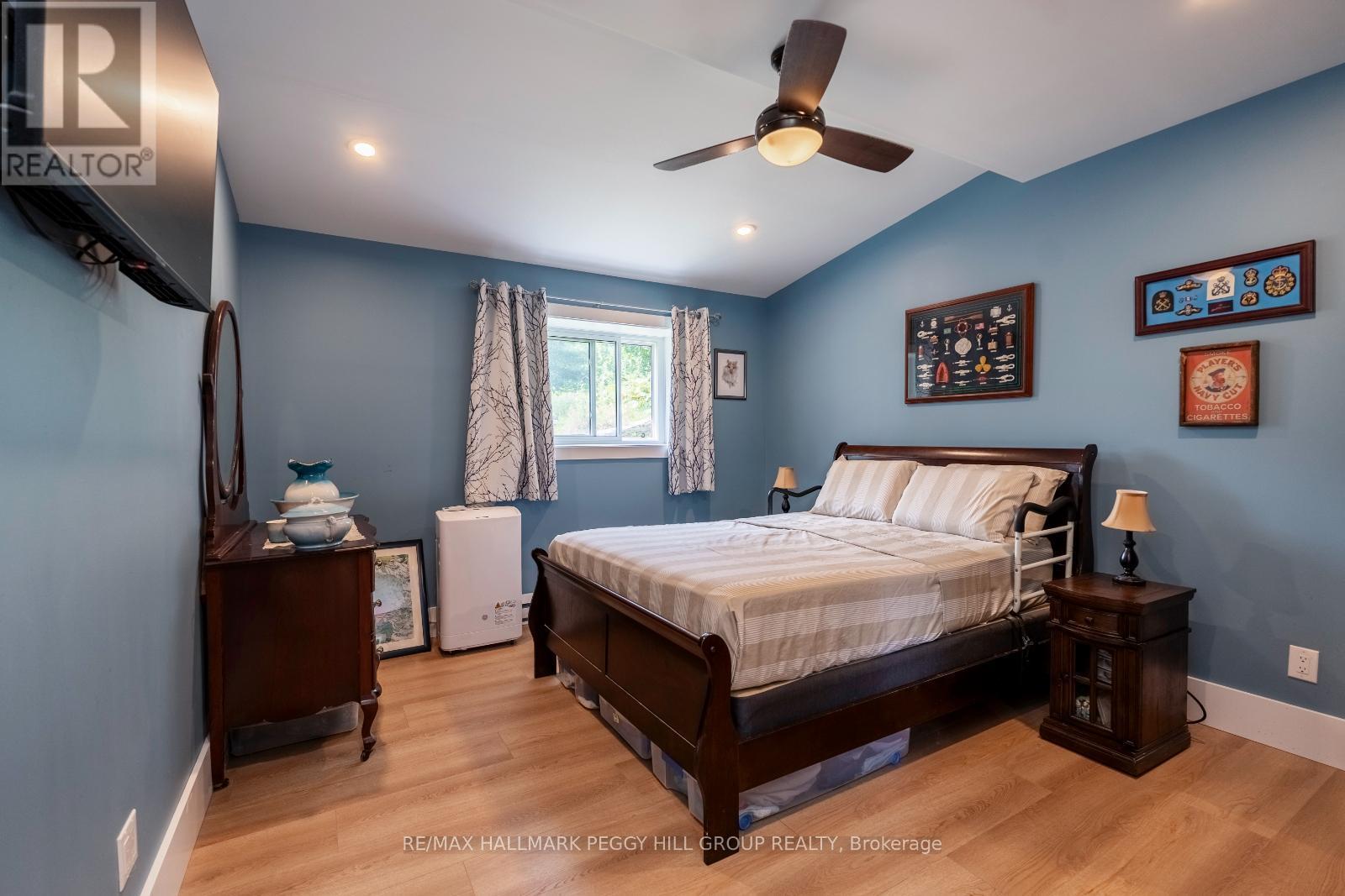 4396 Penetanguishene Road, Springwater, ON - Indoor Photo Showing Bedroom