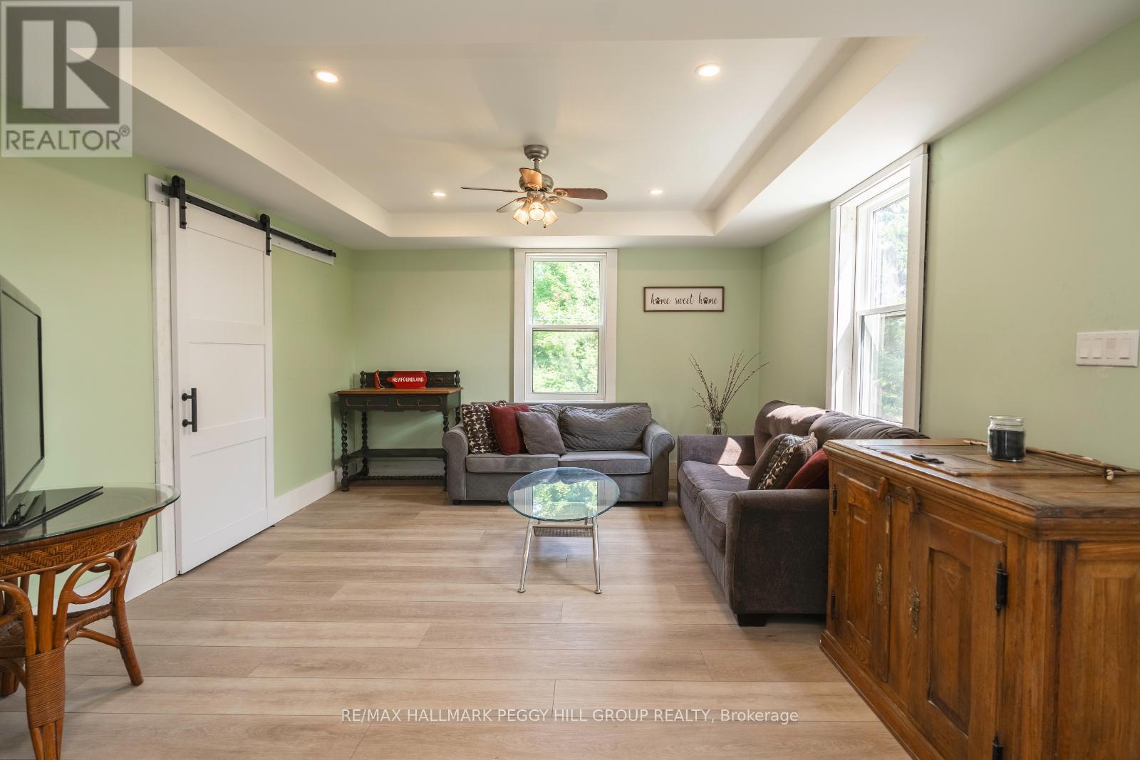 4396 Penetanguishene Road, Springwater, ON - Indoor Photo Showing Living Room