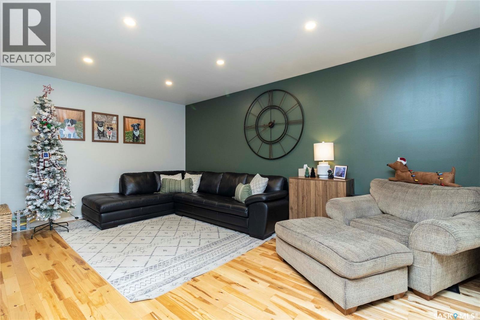 46 Phillips Crescent, Saskatoon, SK - Indoor Photo Showing Living Room