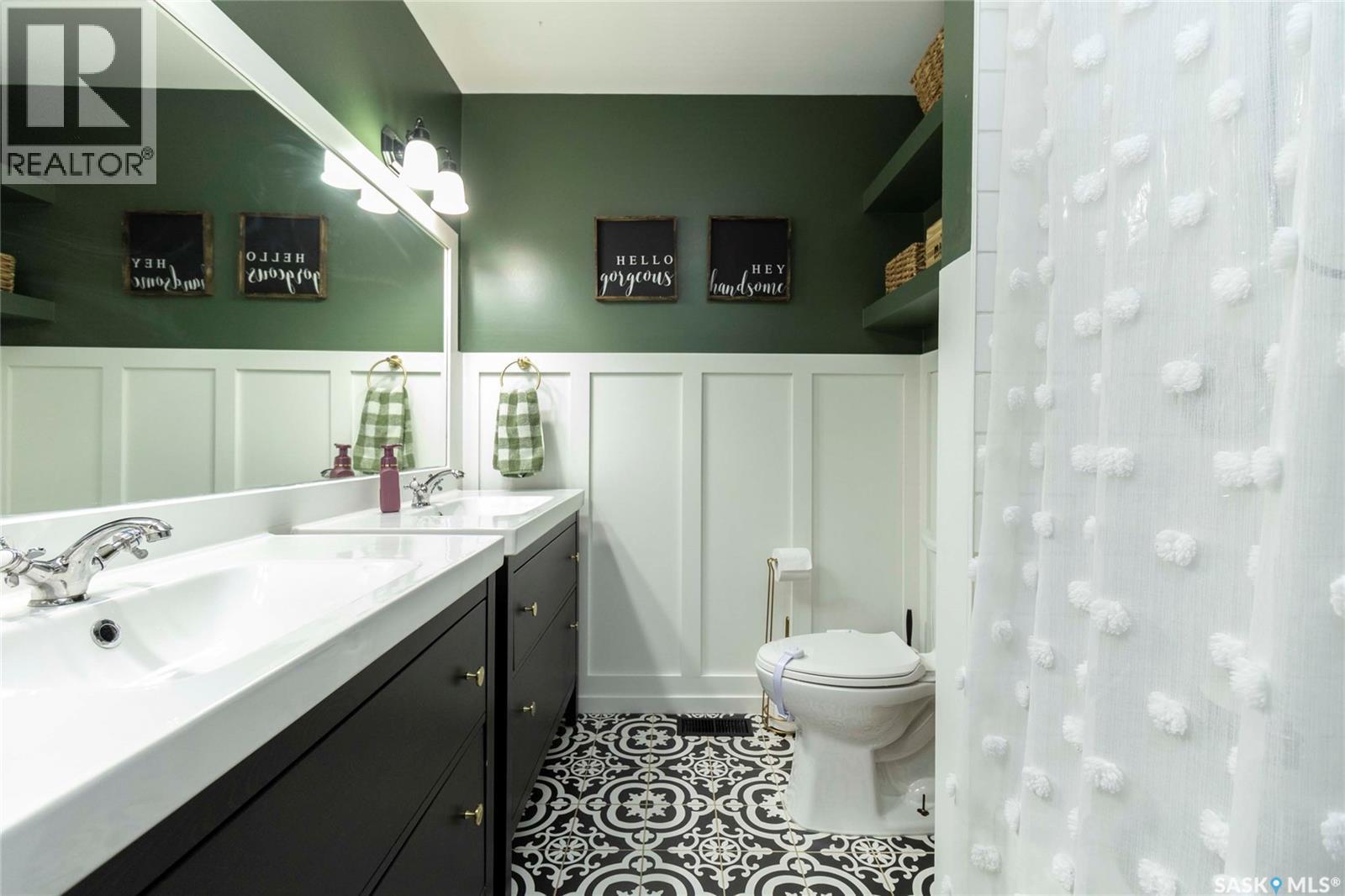 46 Phillips Crescent, Saskatoon, SK - Indoor Photo Showing Bathroom