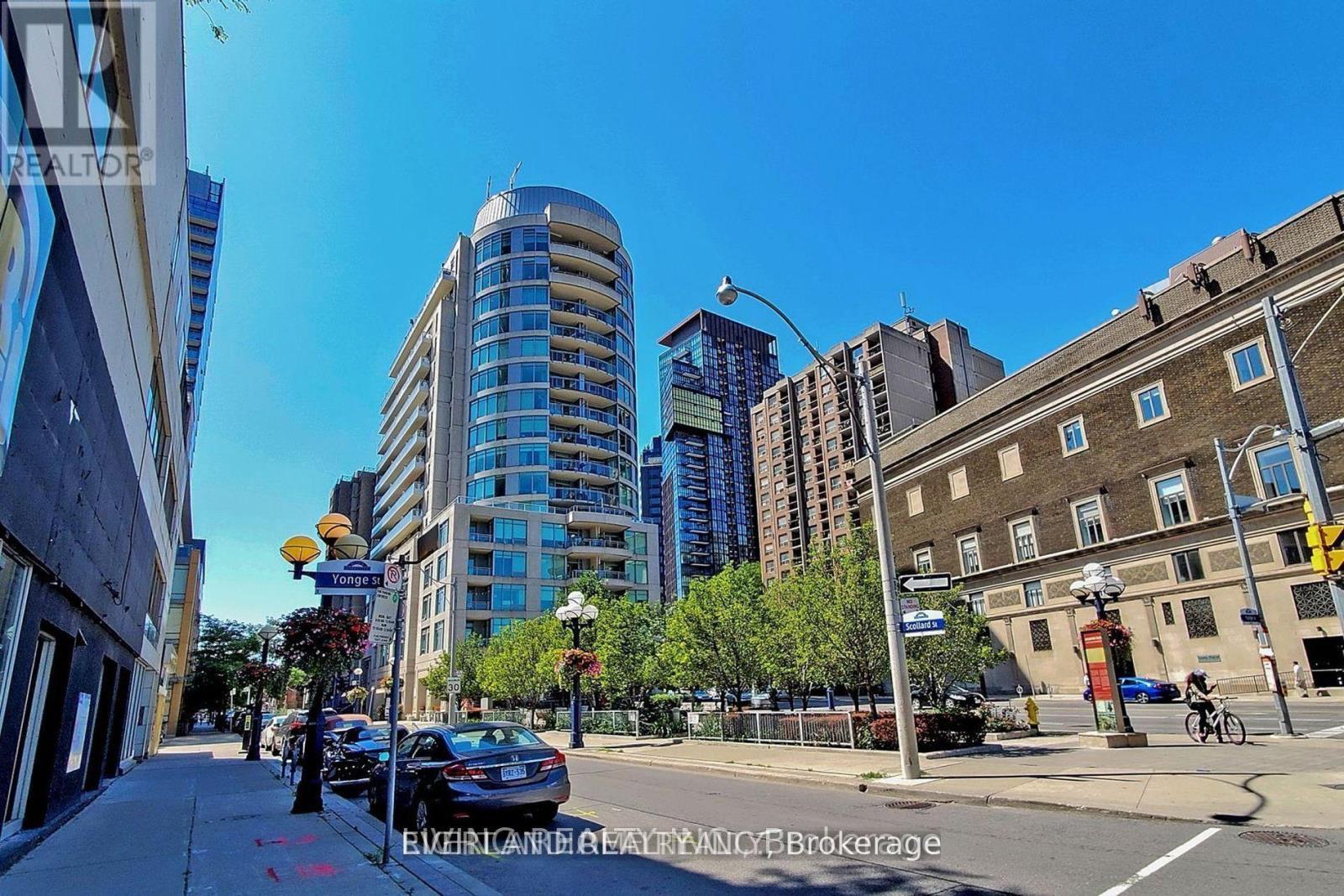 409 - 8 Scollard Street, Toronto, ON - Outdoor With Facade